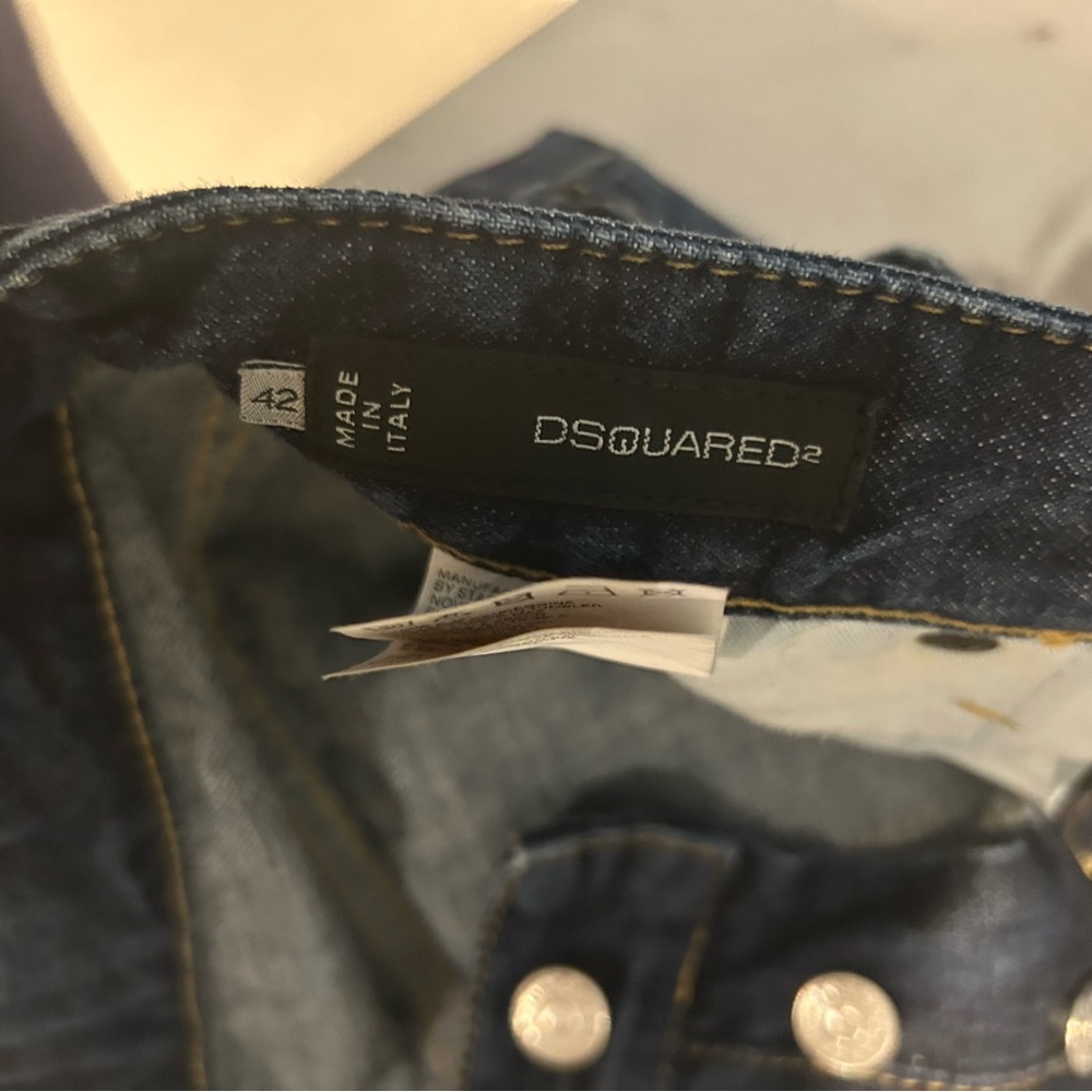 Pre Owned Dsquared Jeans
Size 42 
US size 32
Slim Fitting
Good Condition